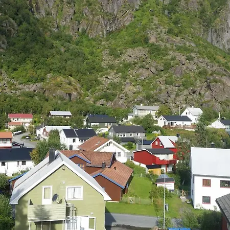 Stort Hus Med Garasje, 3 Soverom *
