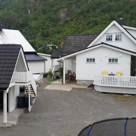 Stort Hus Med Garasje, 3 Soverom Villa Svolvær
