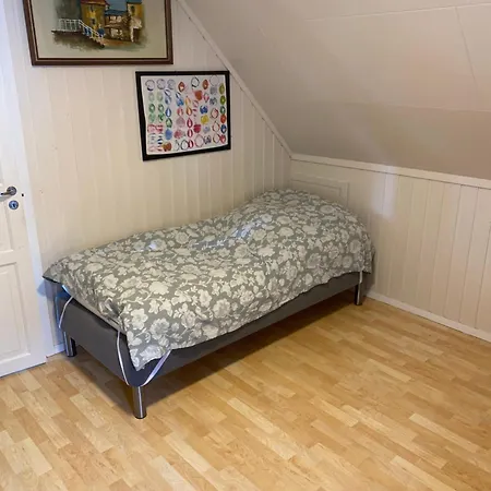 Stort Hus Med Garasje, 3 Soverom Svolvær