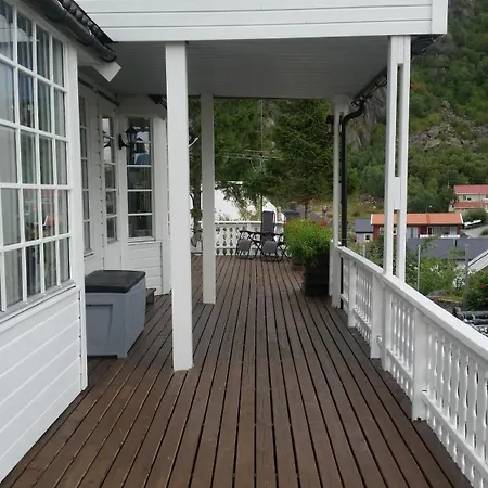 Stort Hus Med Garasje, 3 Soverom *