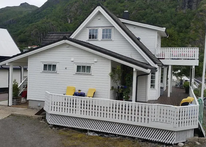 Stort Hus Med Garasje, 3 Soverom