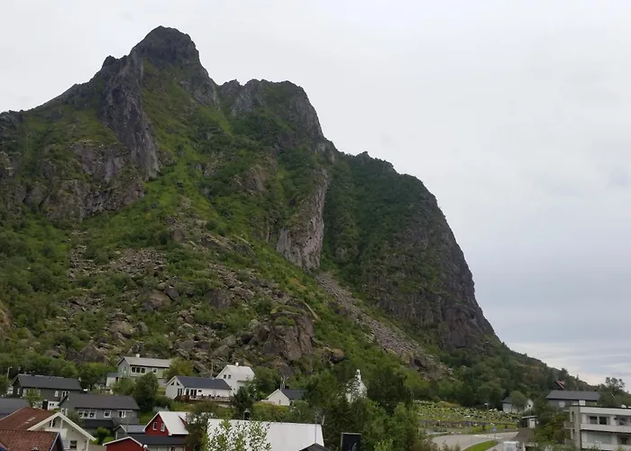 Stort Hus Med Garasje, 3 Soverom Willa Svolvær