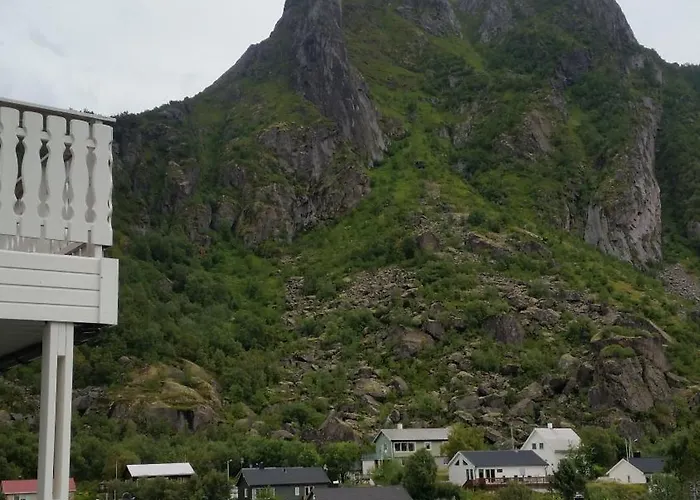 Willa Stort Hus Med Garasje, 3 Soverom Svolvær