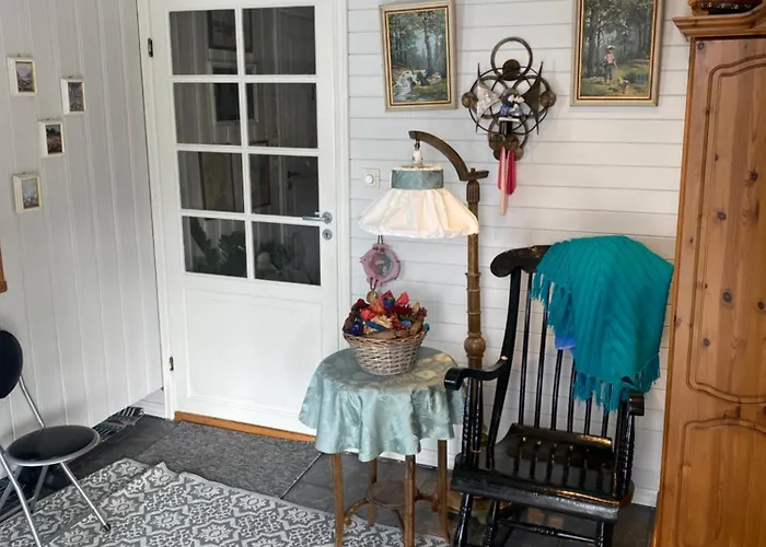 Stort Hus Med Garasje, 3 Soverom Svolvær